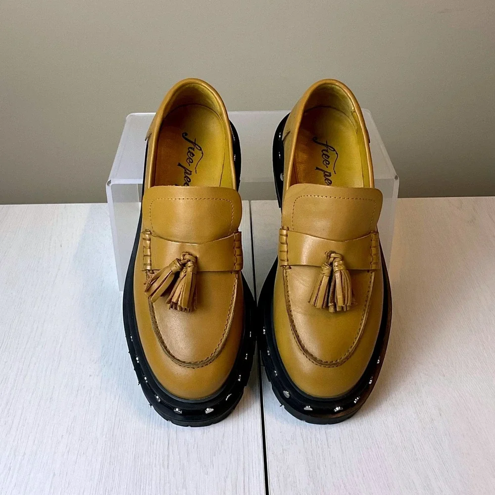 Free People Womens Studded Lug Sole Tassel Loafers Tan Leather 7.5 0004451533 - Picture 2 of 9